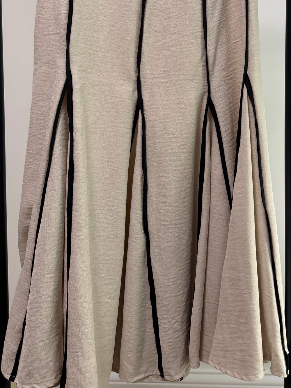 Cream Contrast Trim Paneled Maxi Skirt Neutral Coastal
Chic Old Money Small - Picture 4 of 6